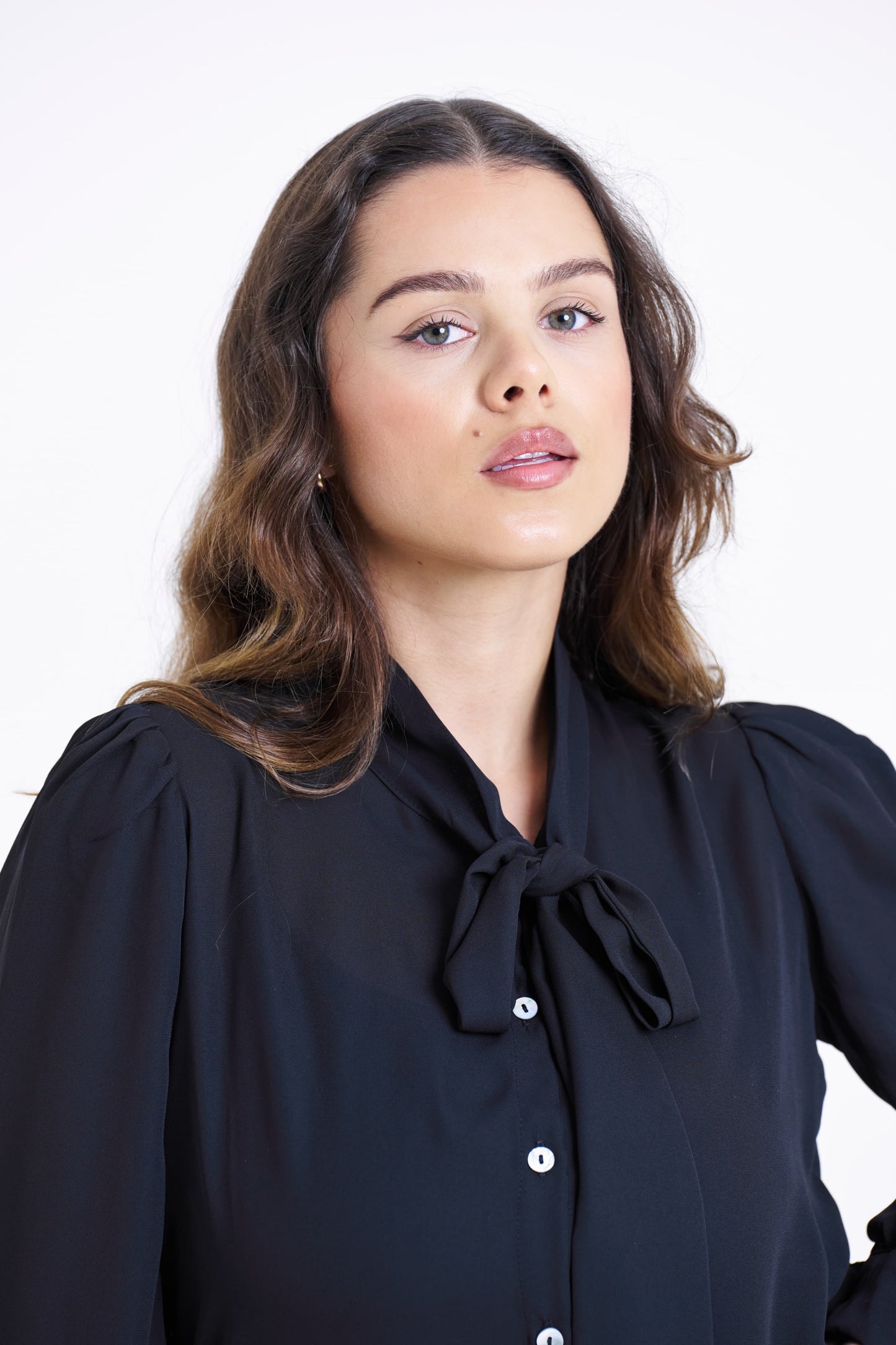 GIA - PUSSY BOW BLOUSE